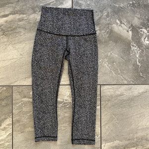 🍋Lululemon Wunder Under Crop Hi-Rise Luon Ripple Jacquard Black White size 4
